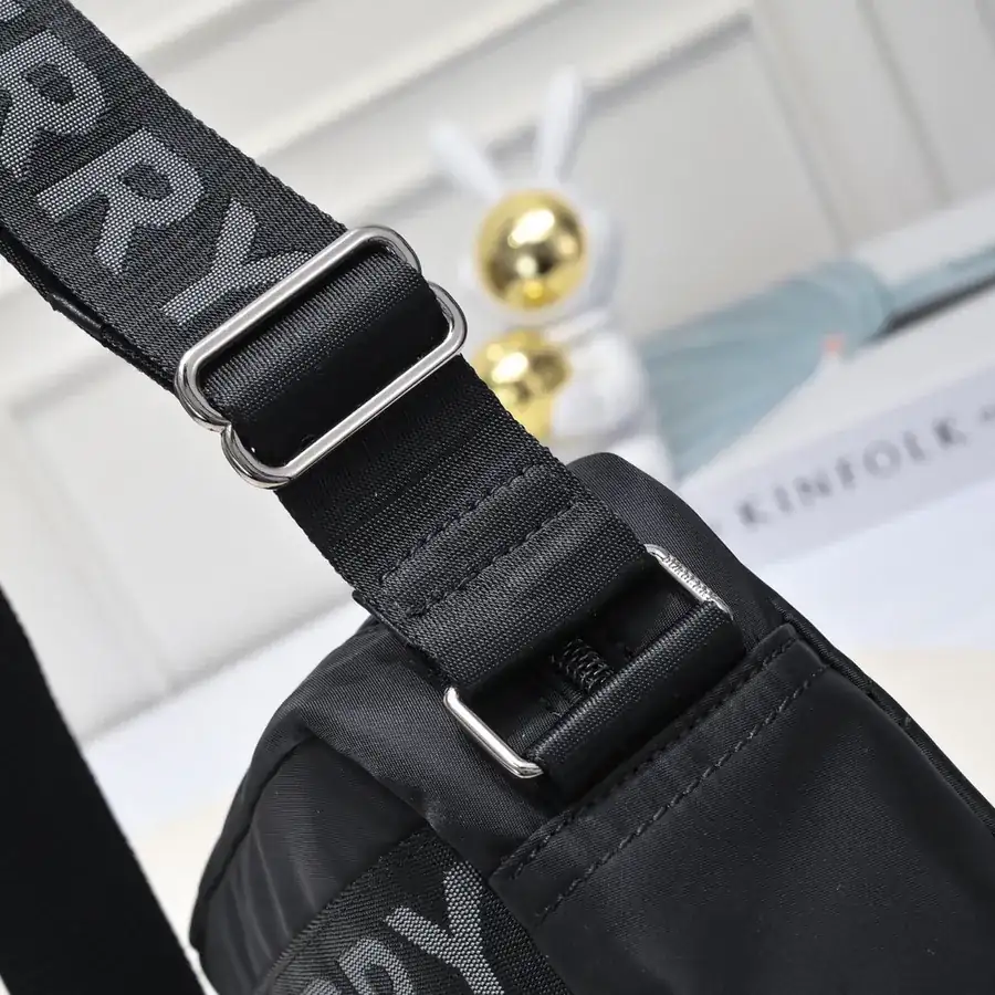 B Brand New Men's Vintage Patchwork Retro Pattern Crossbody Bag