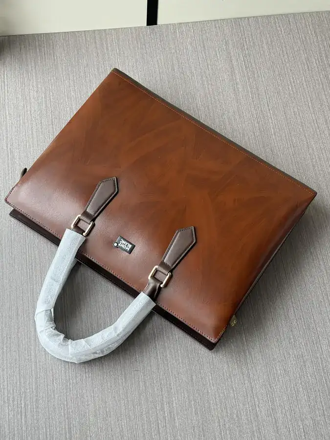 Montblanc 8472 1 Executive Briefcase Premium Leather, Stylish Design