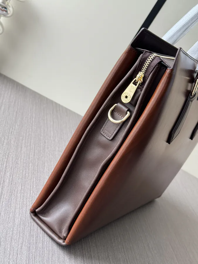 Montblanc 8472 1 Executive Briefcase Premium Leather, Stylish Design