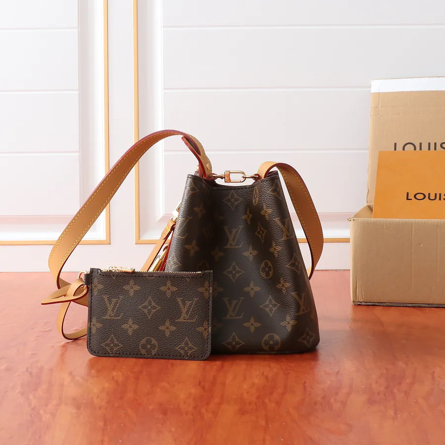 All In BB Series Bucket Bag with Internal Zip Pocket