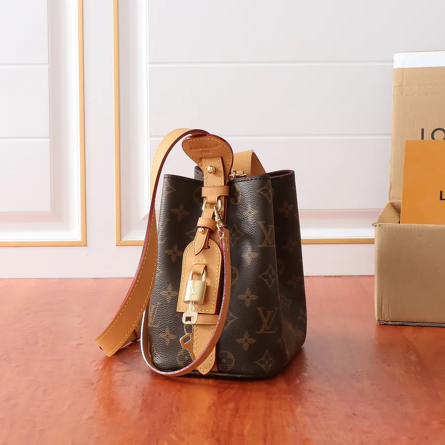 All In BB Series Bucket Bag with Internal Zip Pocket