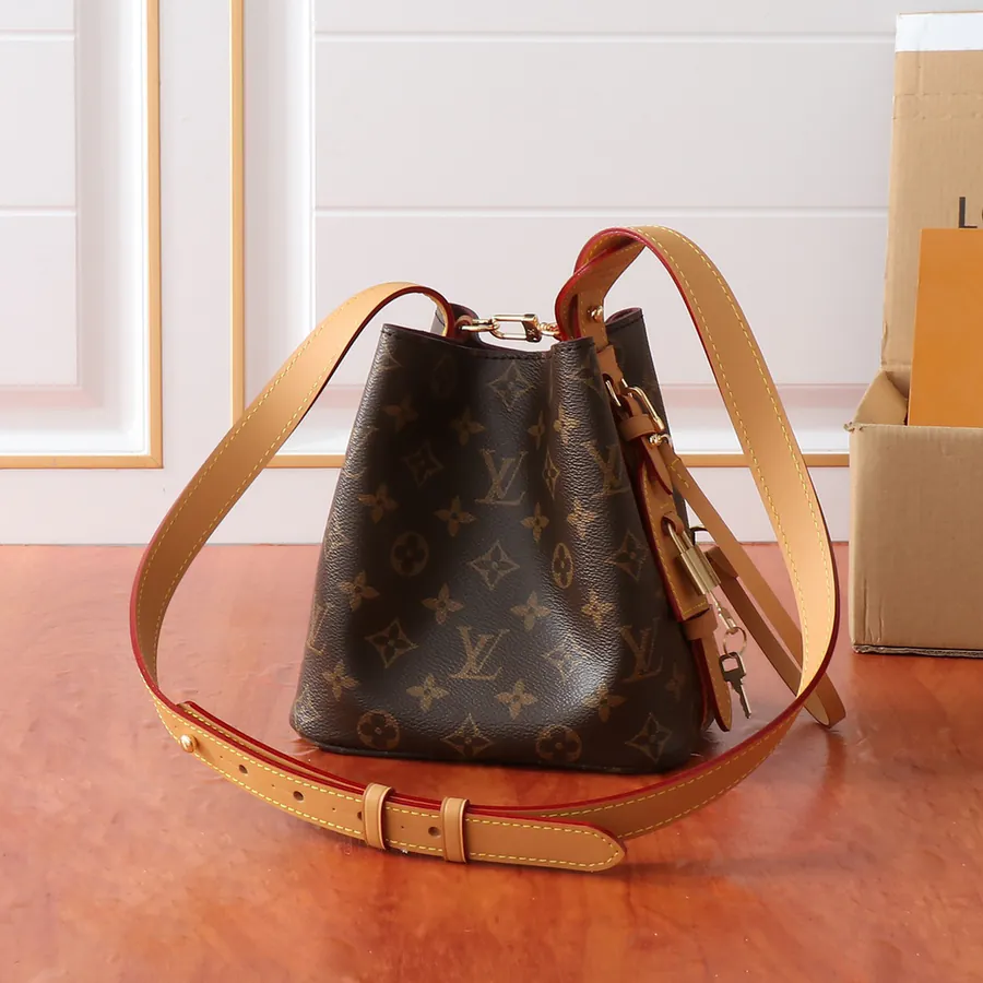 All In BB Series Bucket Bag with Internal Zip Pocket