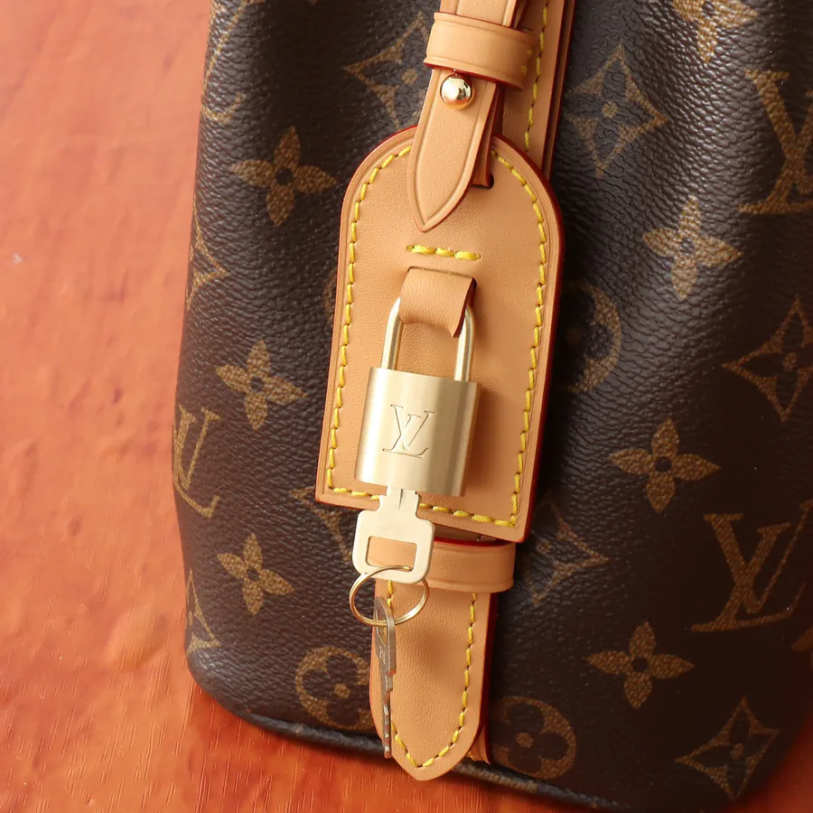 All In BB Series Bucket Bag with Internal Zip Pocket