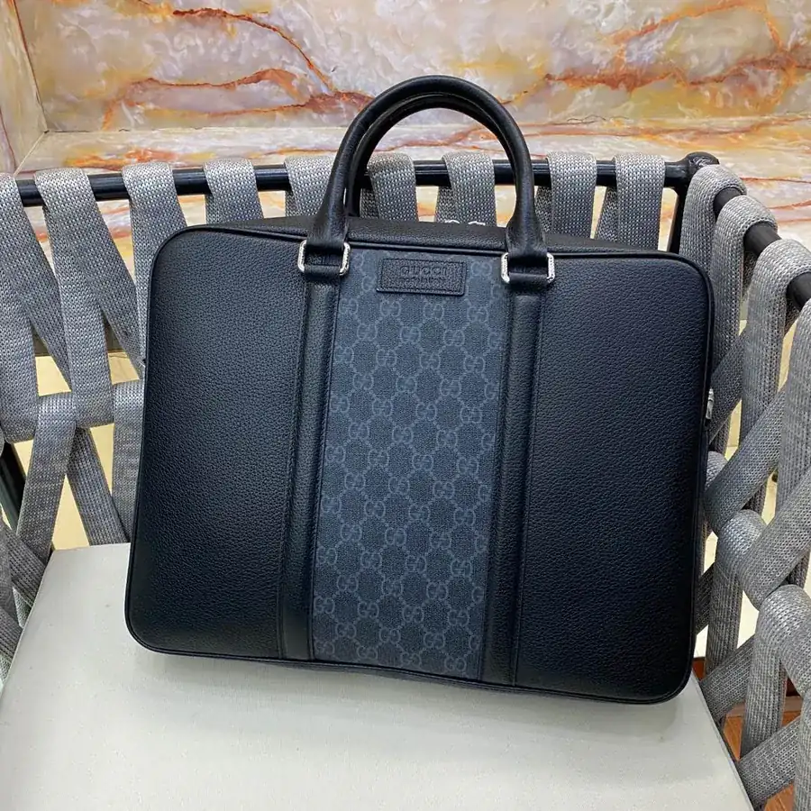Gucci New Style Bucket Bag in Grained Calfskin