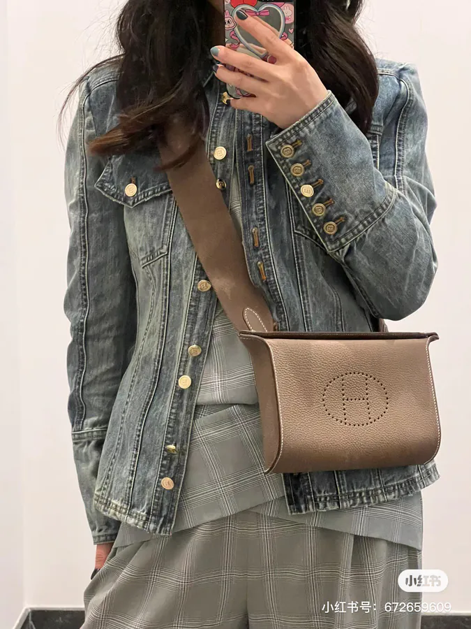 Boutique Hermes Unisex Large Bucket Bag with Steel Hardware