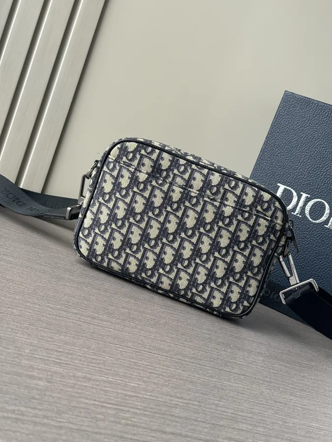 Top Original Safari Messenger Bag Compact and Practical