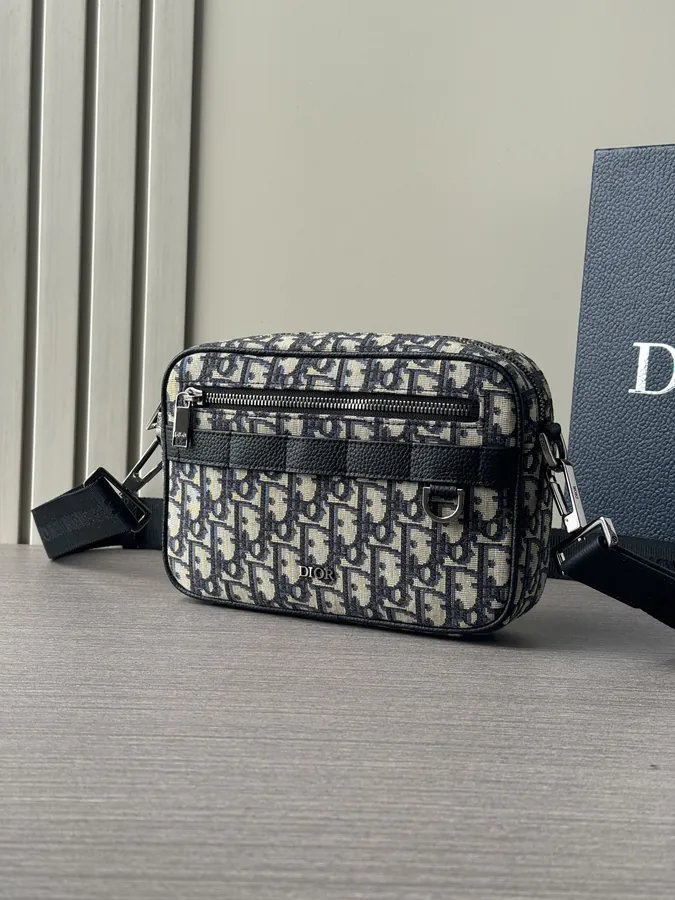 Top Original Safari Messenger Bag Compact and Practical