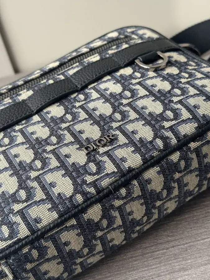 Top Original Safari Messenger Bag Compact and Practical