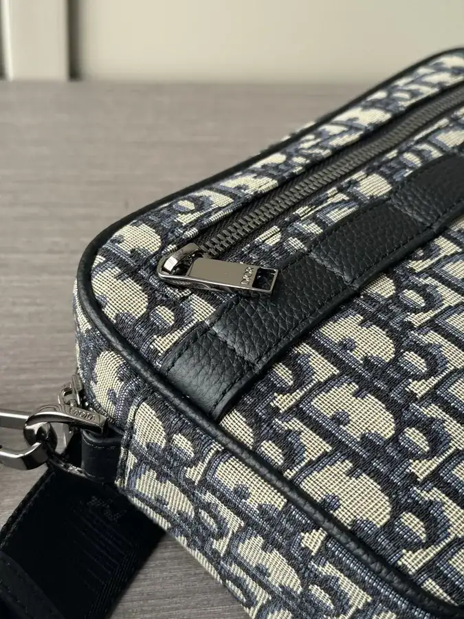 Top Original Safari Messenger Bag Compact and Practical