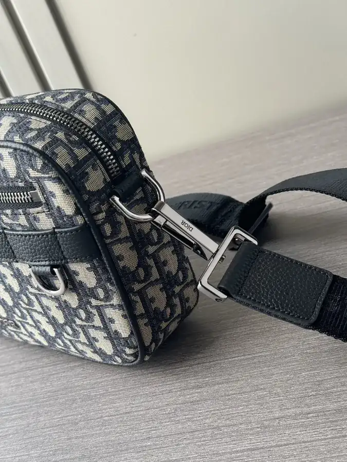 Top Original Safari Messenger Bag Compact and Practical