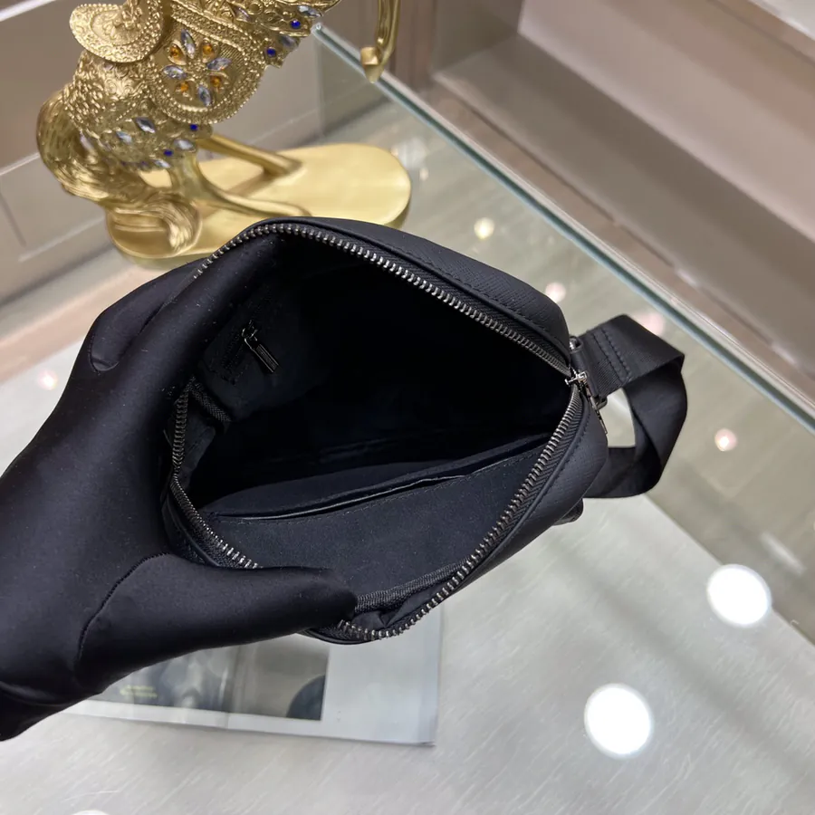 Montblanc International Bucket Bag Premium Leather, Simple Logo, Elegant Casual Design