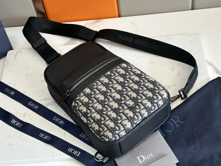 Rider 2.0 Crossbody Bag Modern and Practical Design