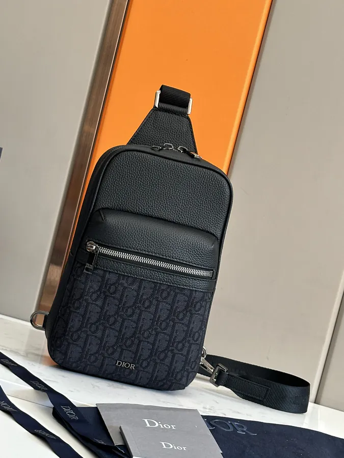 Rider 2.0 Crossbody Bag Modern & Practical
