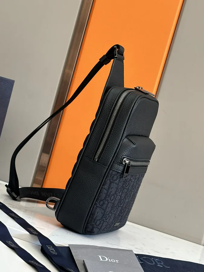 Rider 2.0 Crossbody Bag Modern & Practical