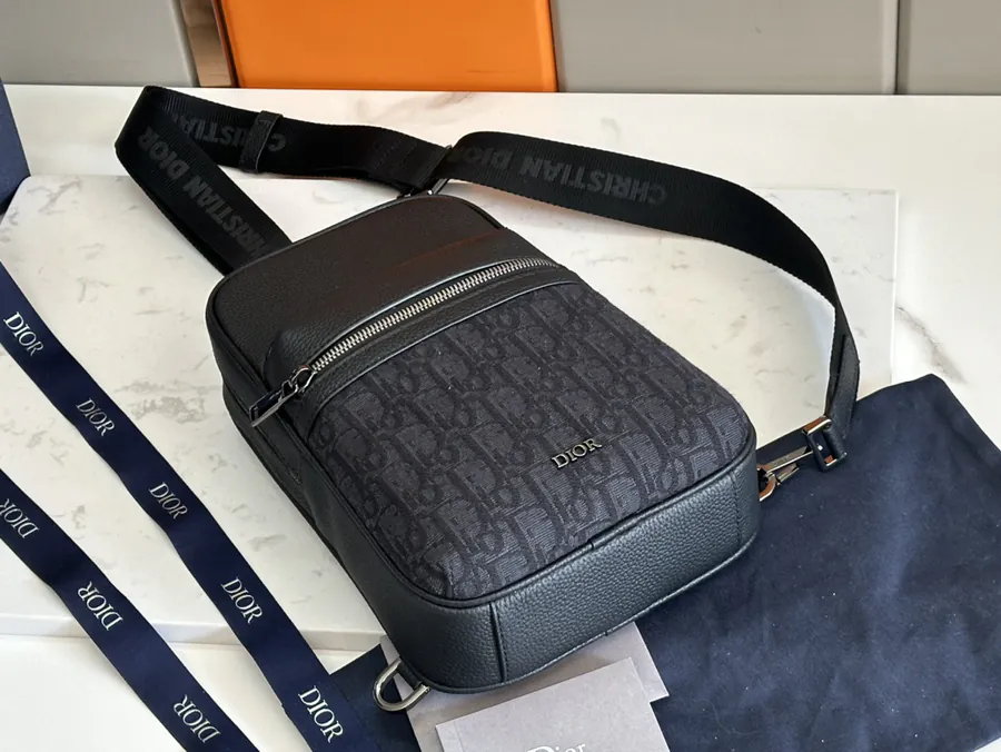 Rider 2.0 Crossbody Bag Modern & Practical