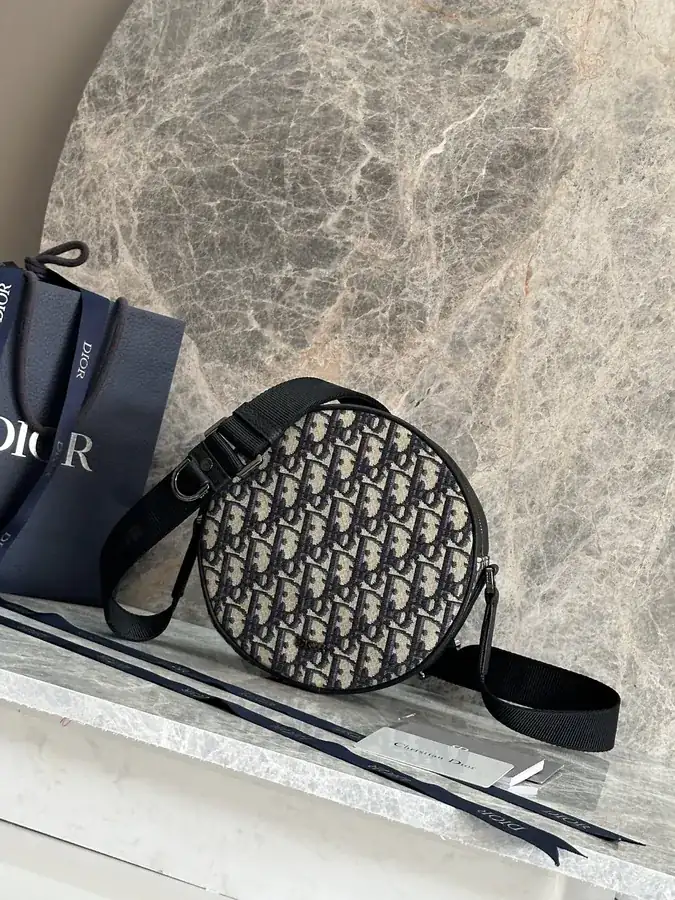 Yoyo Zip Messenger Bag 2025 Summer Menswear Collection