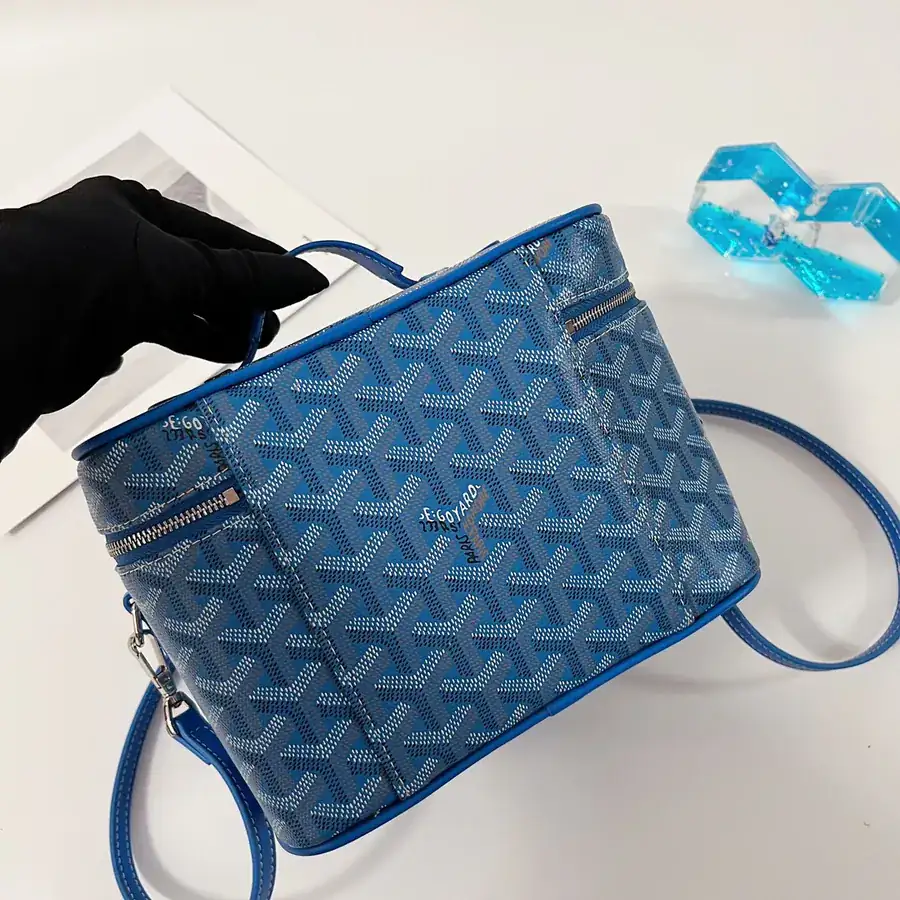 Muse Cosmetic Bag with Smart Interior Space