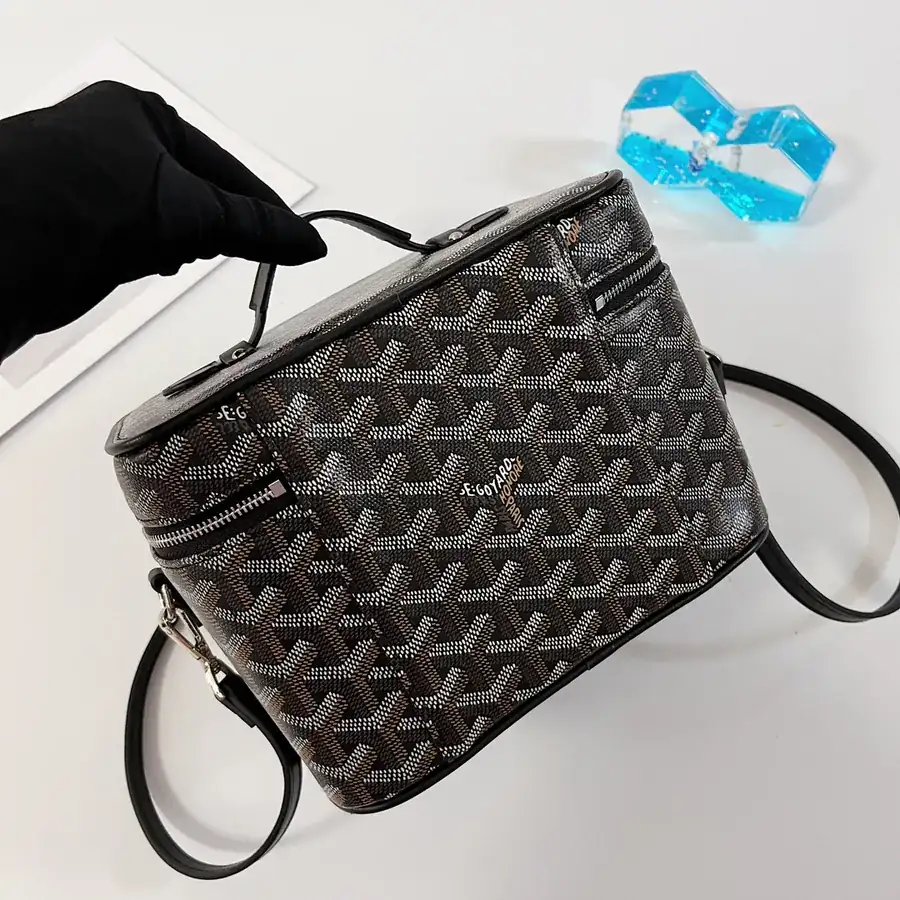 Muse Cosmetic Bag with Smart Interior Space