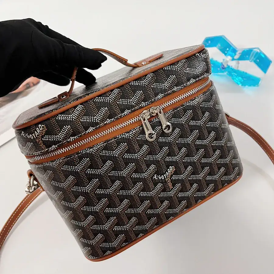 Muse Cosmetic Bag with Smart Interior Space