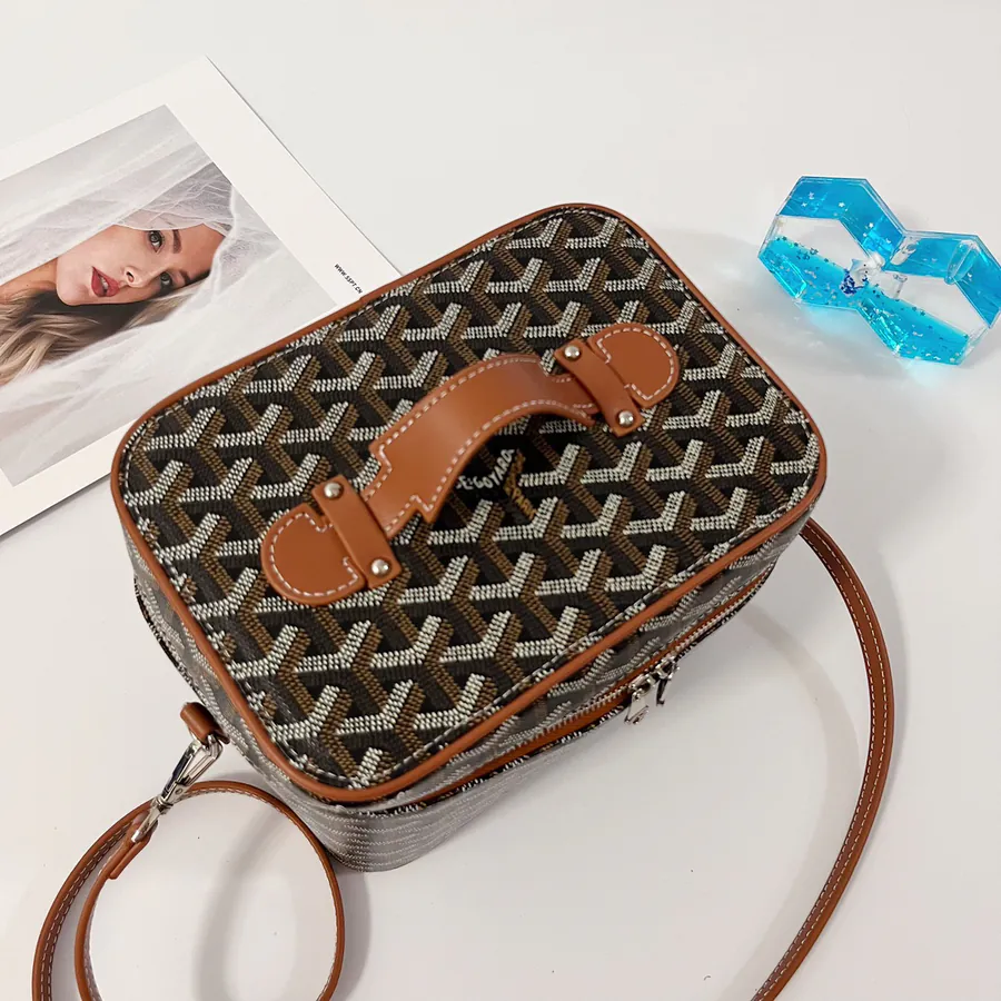 Muse Cosmetic Bag with Smart Interior Space