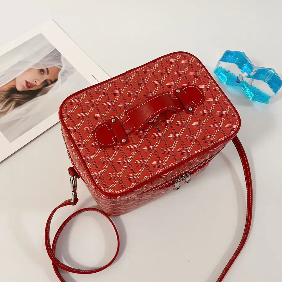 Muse Cosmetic Bag with Smart Interior Space