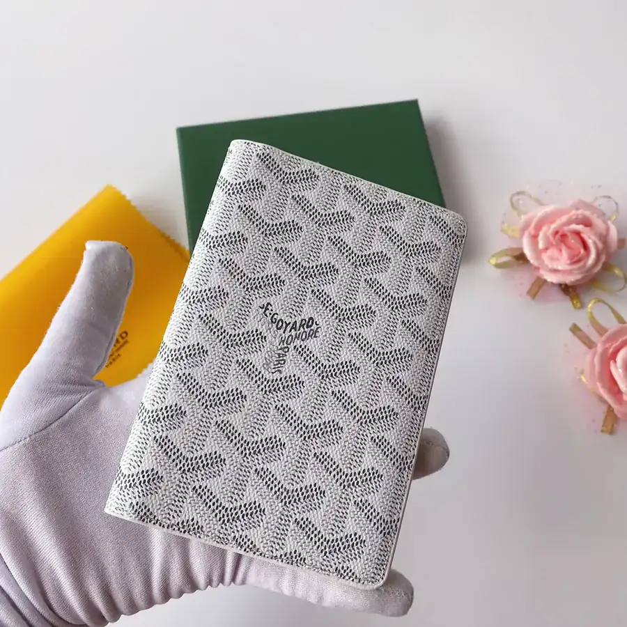 Goyar Passport Wallet with Vintage Y Zhprint Fabric