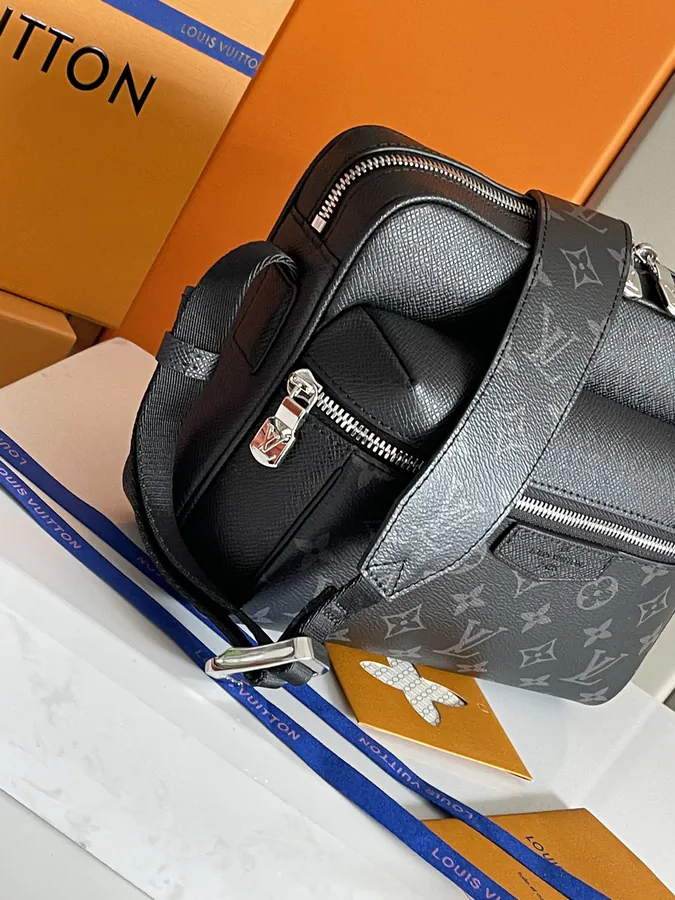 Louis Vuitton Taïga Leather & Monogram Canvas Outdoor Messenger Bag
