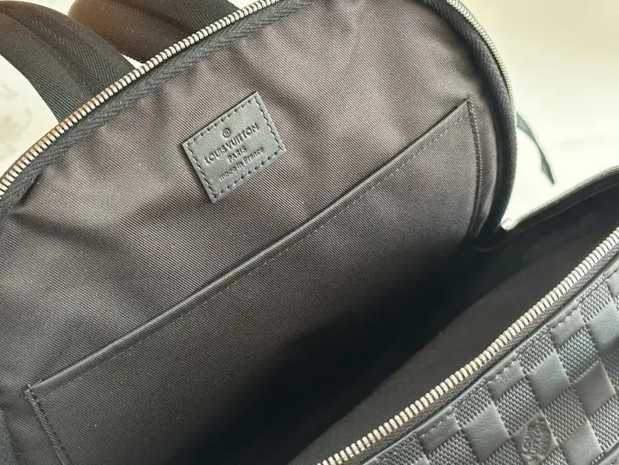 Avenue Damier Graphite Coated Canvas Messenger Bag