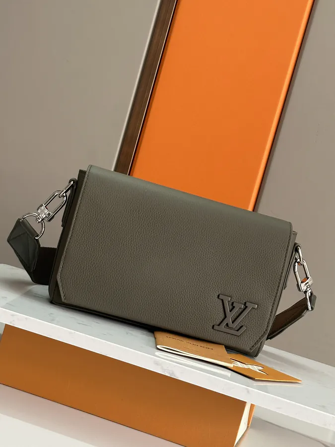 Pilot Mini Tote Grained Calfskin