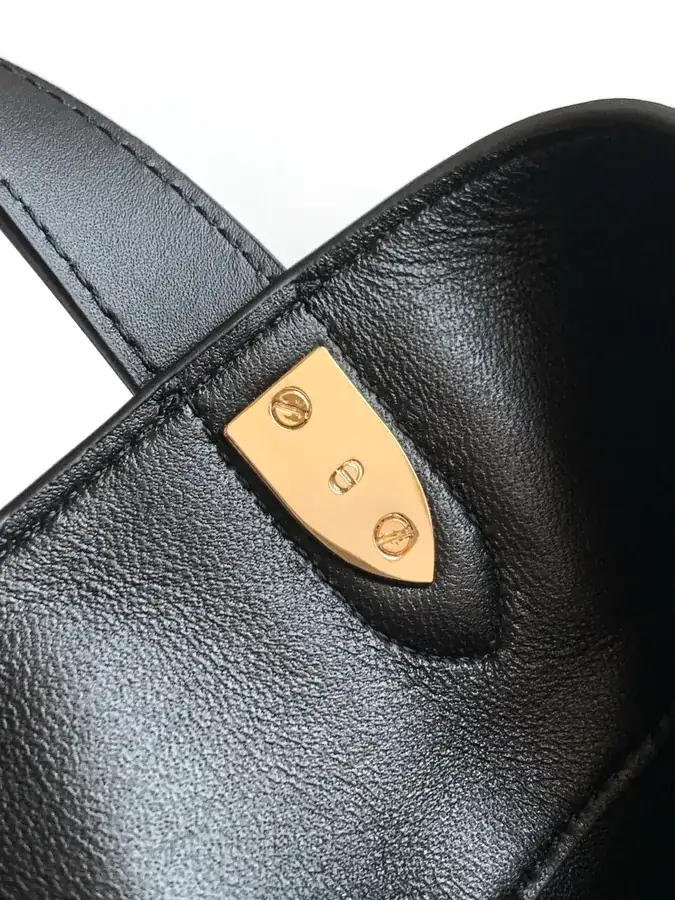 Toujours Vertical Handbag Medium Size