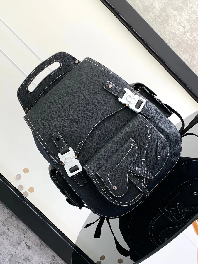 940 Large Gallop Shoulder Bag with Saddle Style