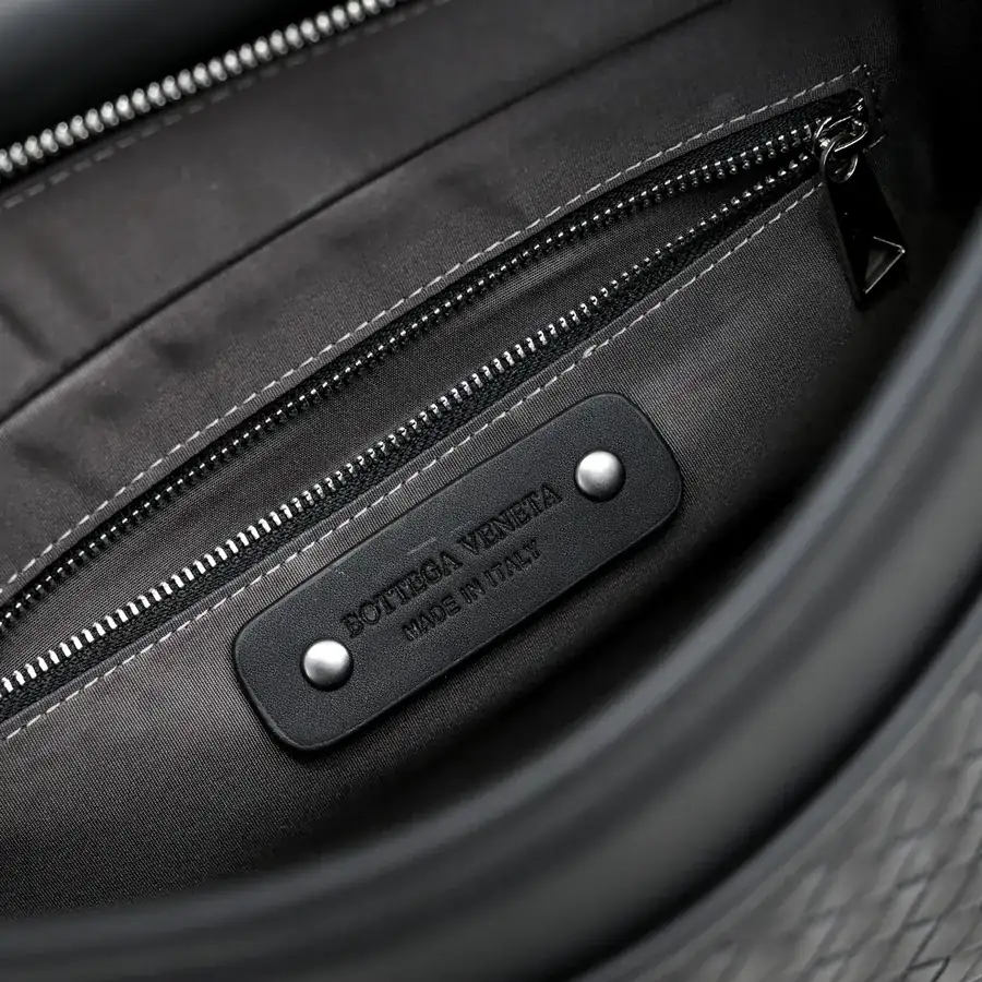 BV Latest Men's Crossbody Bag Premium Leather, Elegant Design