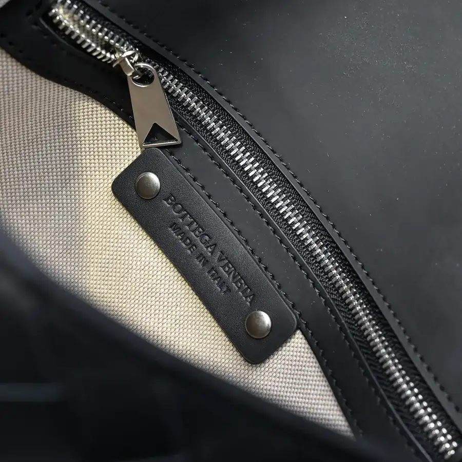 BV Latest Men's Crossbody Bag Premium Quality