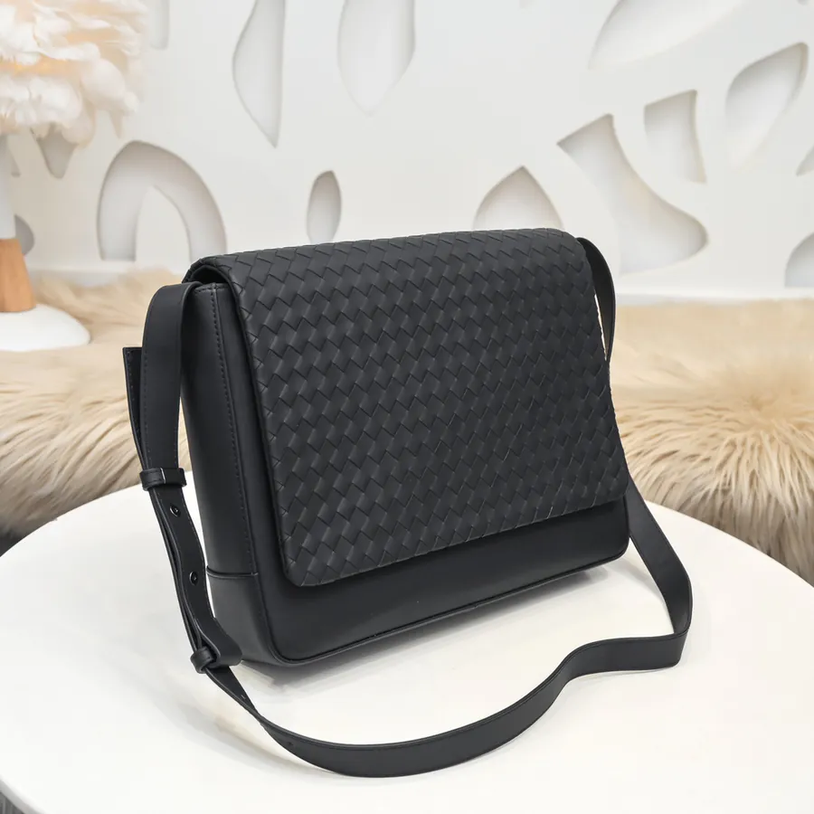 BV Latest Men's Woven Messenger Bag