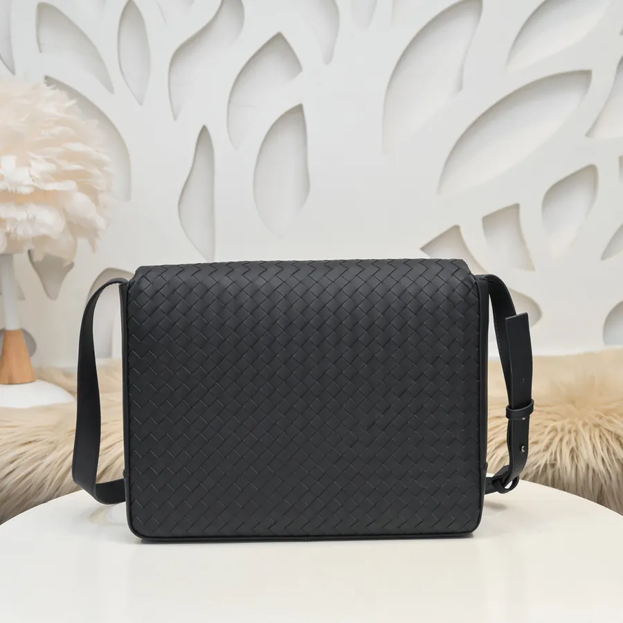 BV Latest Men's Woven Messenger Bag