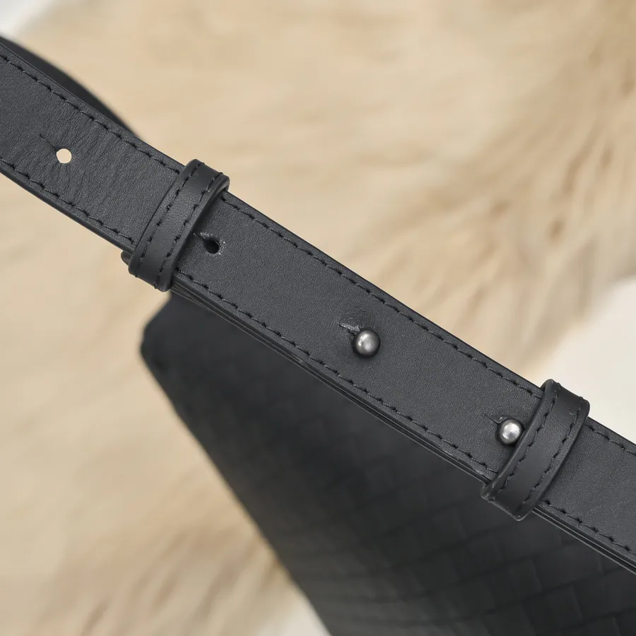 BV Latest Men's Woven Messenger Bag
