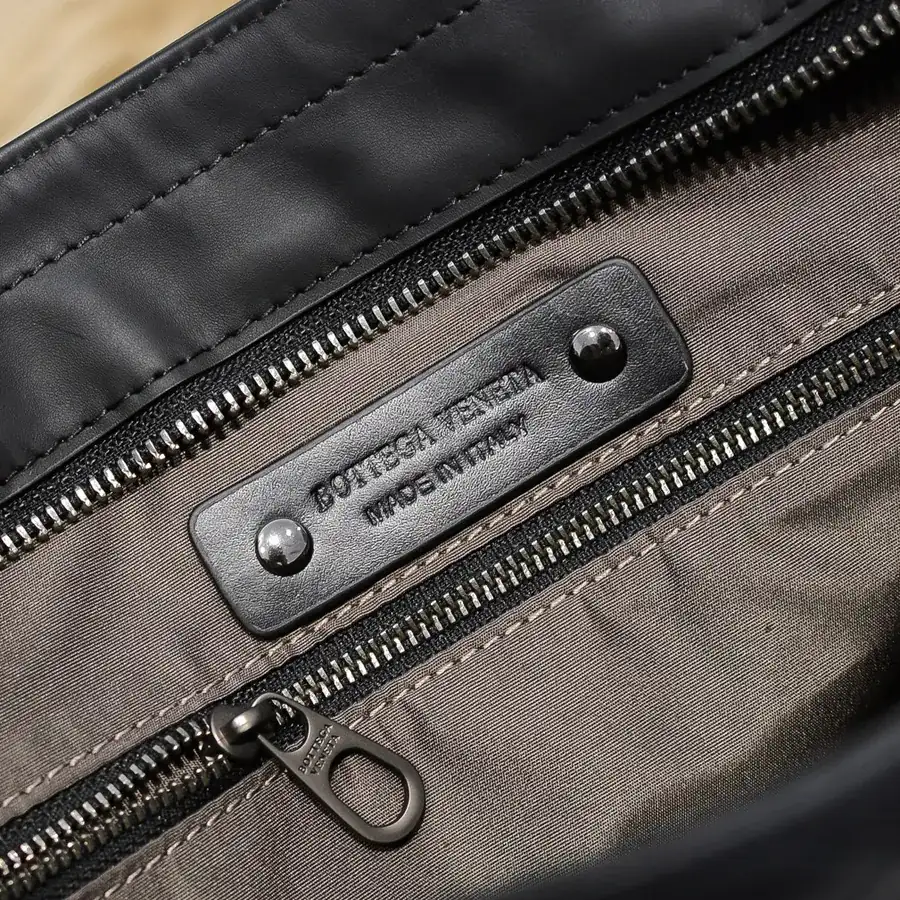 BV New Mens Crossbody Bag Premium Leather, Elegant Design