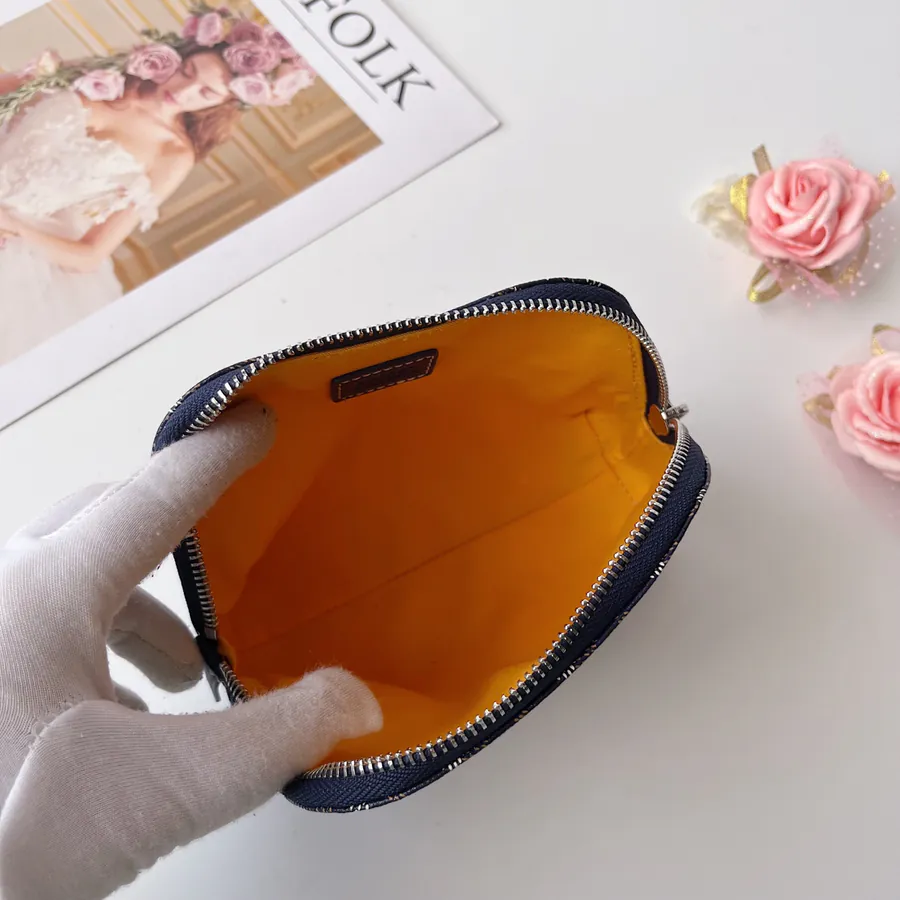 Mini Shell Shape Vendome Pouch Handbag