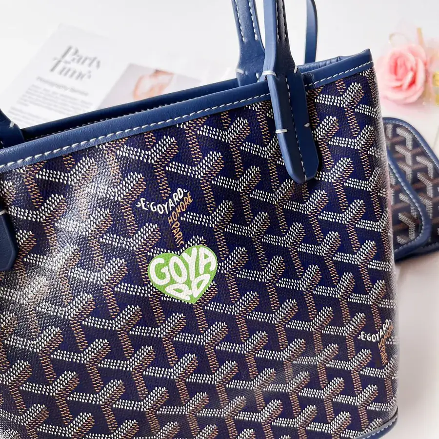 P 200 Mini Shopping Bag Dog Tooth Design, Trendy & Versatile