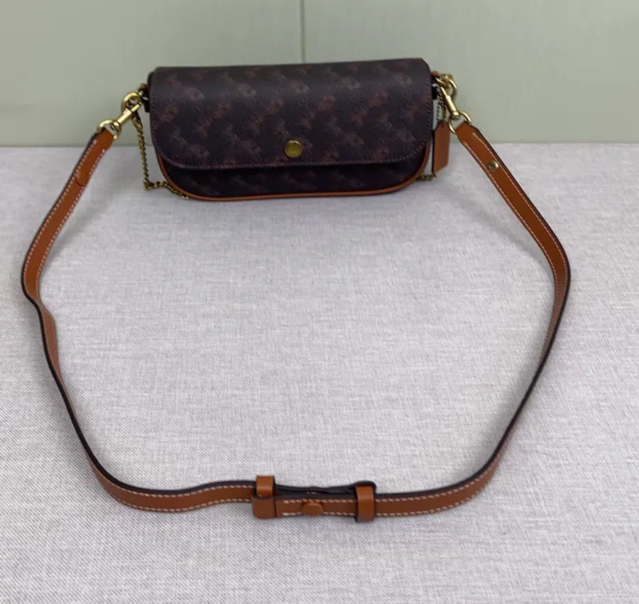 Coach 2 Month New Brook Chain Bag Lightweight and Stylish