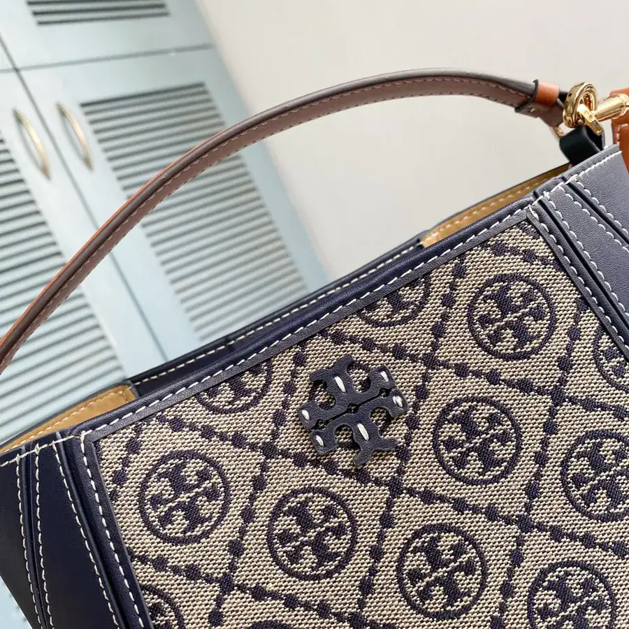 TB New McGraw Small Bucket Bag in Grained Calfskin