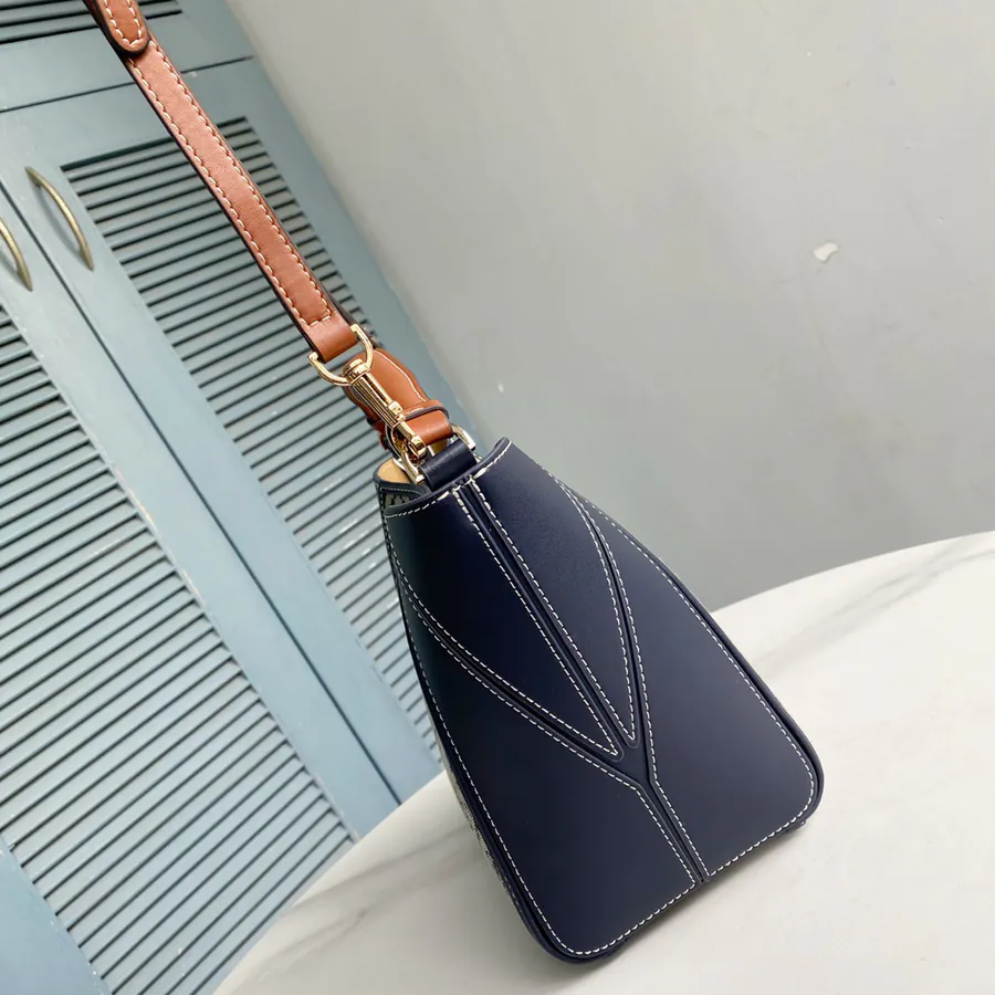 TB New McGraw Small Bucket Bag in Grained Calfskin