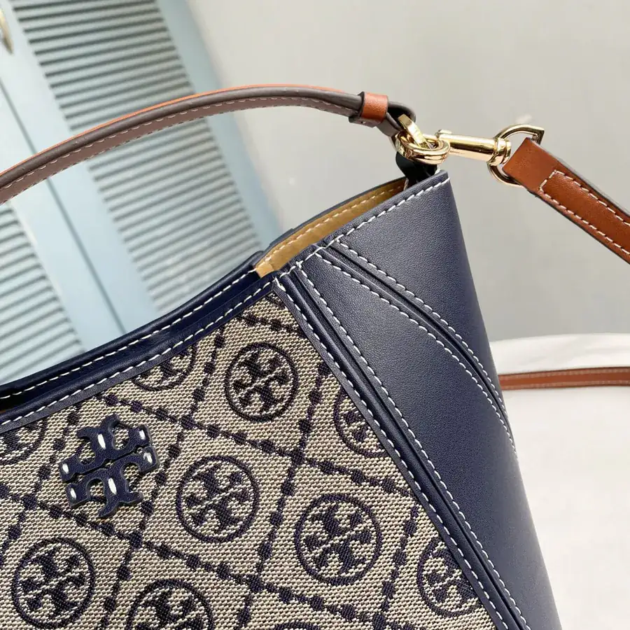 TB New McGraw Small Bucket Bag in Grained Calfskin