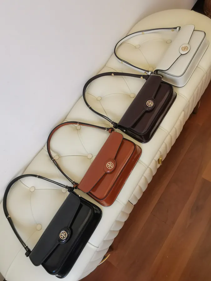 Tory Burch Robinson Bucket Bag in Black