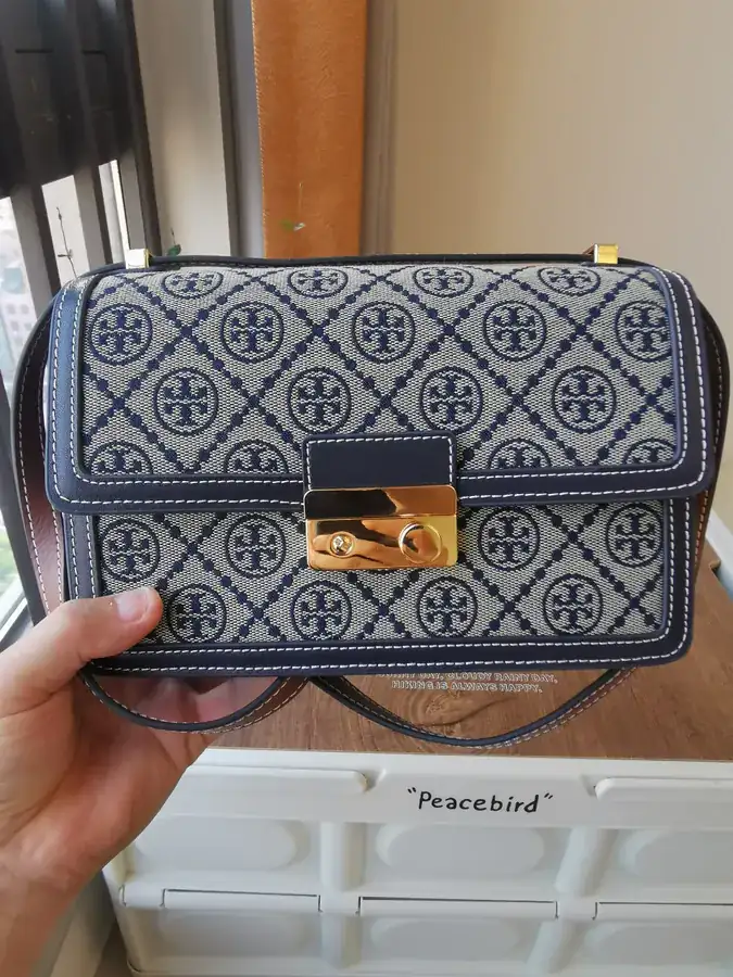 T MONOGRAM Windbag Elegant and Functional Shoulder Bag