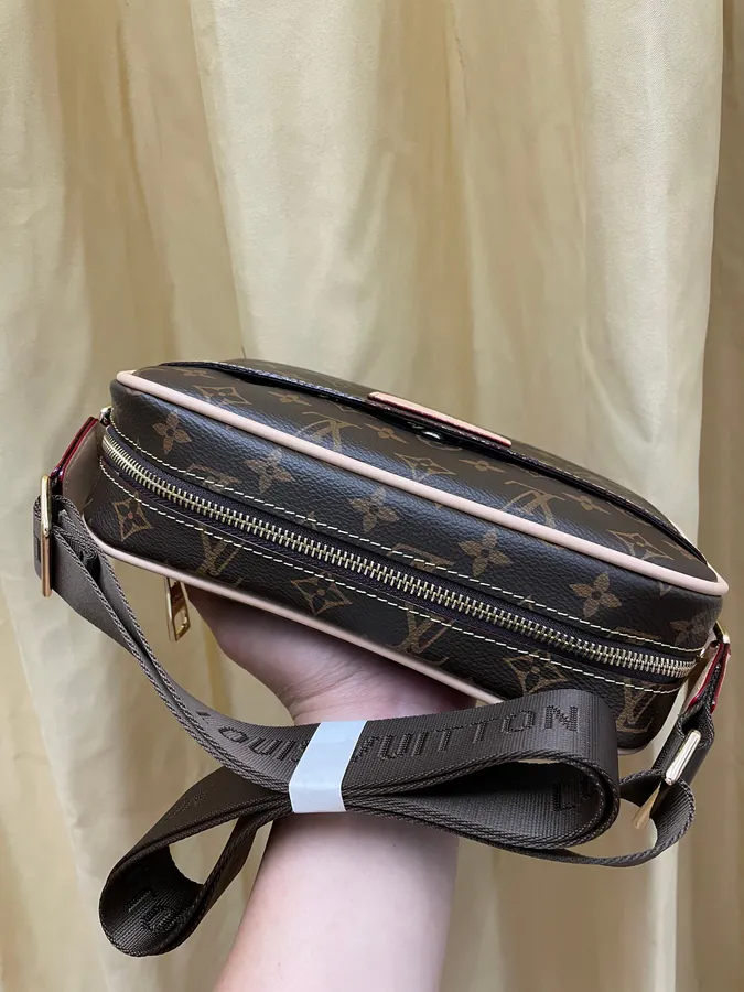 V Brand New Arrival Classic Material Bucket Bag with Zip Pockets