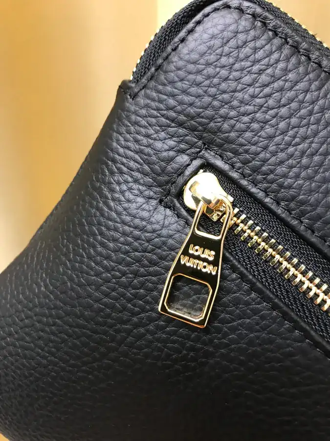 2021 V Brand New Handbag, Italian Top Grain Calfskin, Stylish and Practical