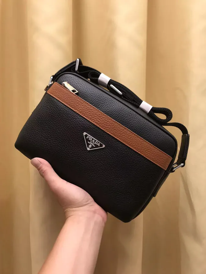 V 2023 New Crossbody Bag, Soft Leather, Simple and Elegant Design
