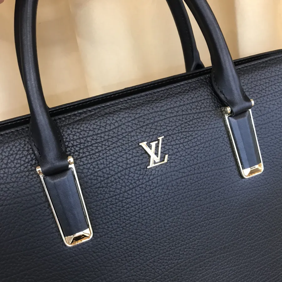 V Briefcase in Grained Calfskin with Detachable Strap