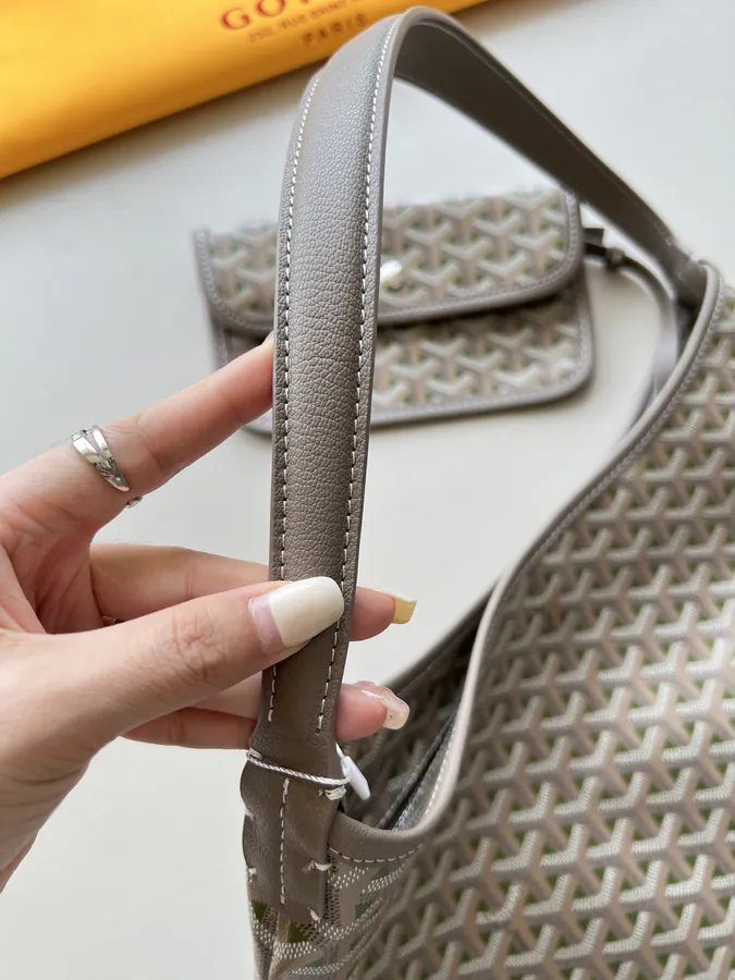 Goyard Hobo in Elegant Style